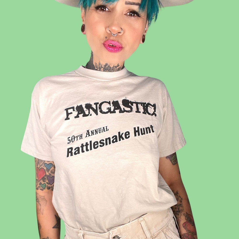 Hanes Beefy tee beige vintage graphic tee 🐍